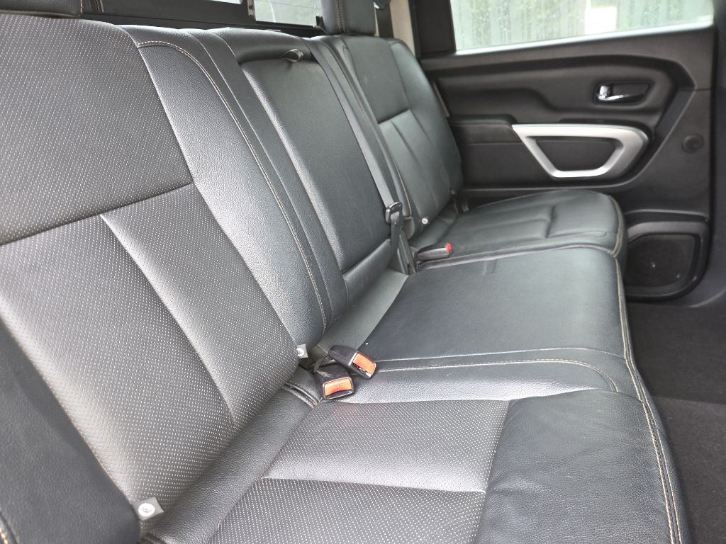 Photo 11 of this NISSAN TITAN XD
