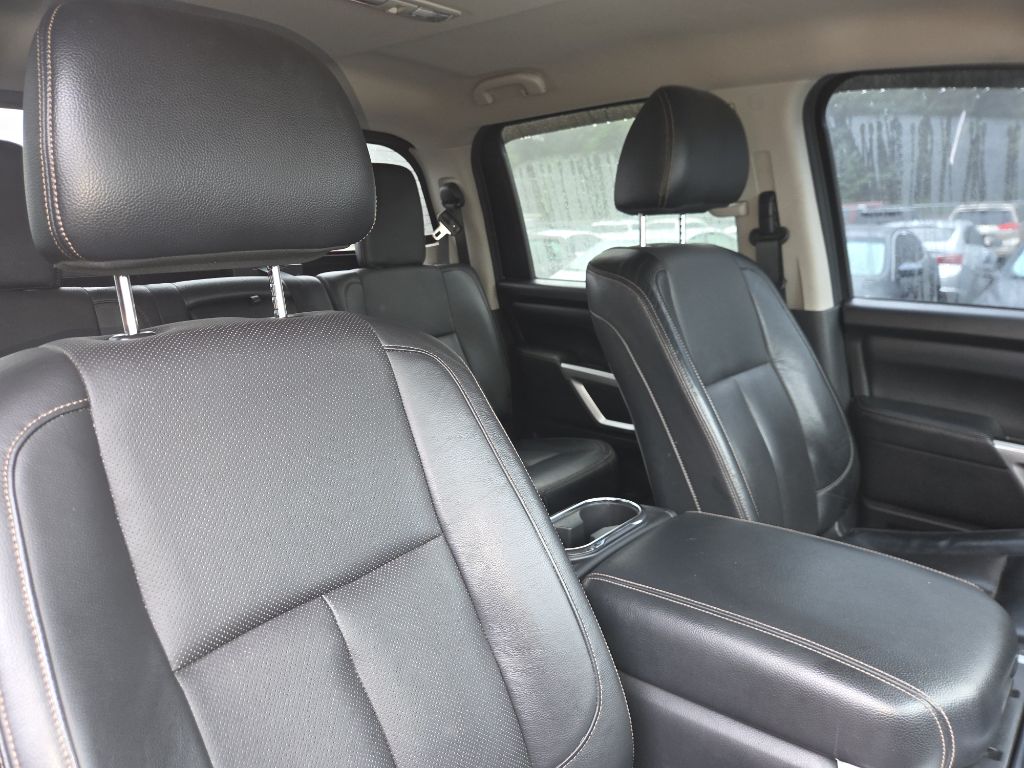 Photo 12 of this NISSAN TITAN XD