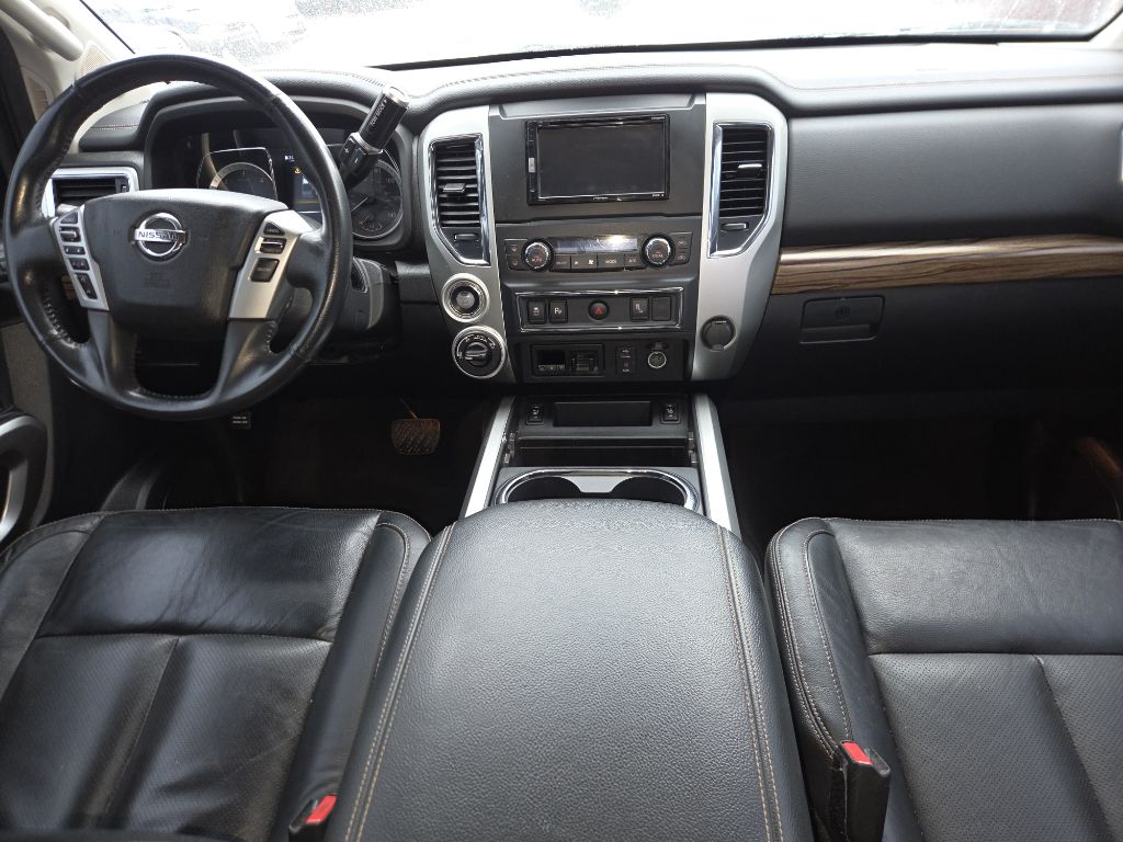 Photo 10 of this NISSAN TITAN XD