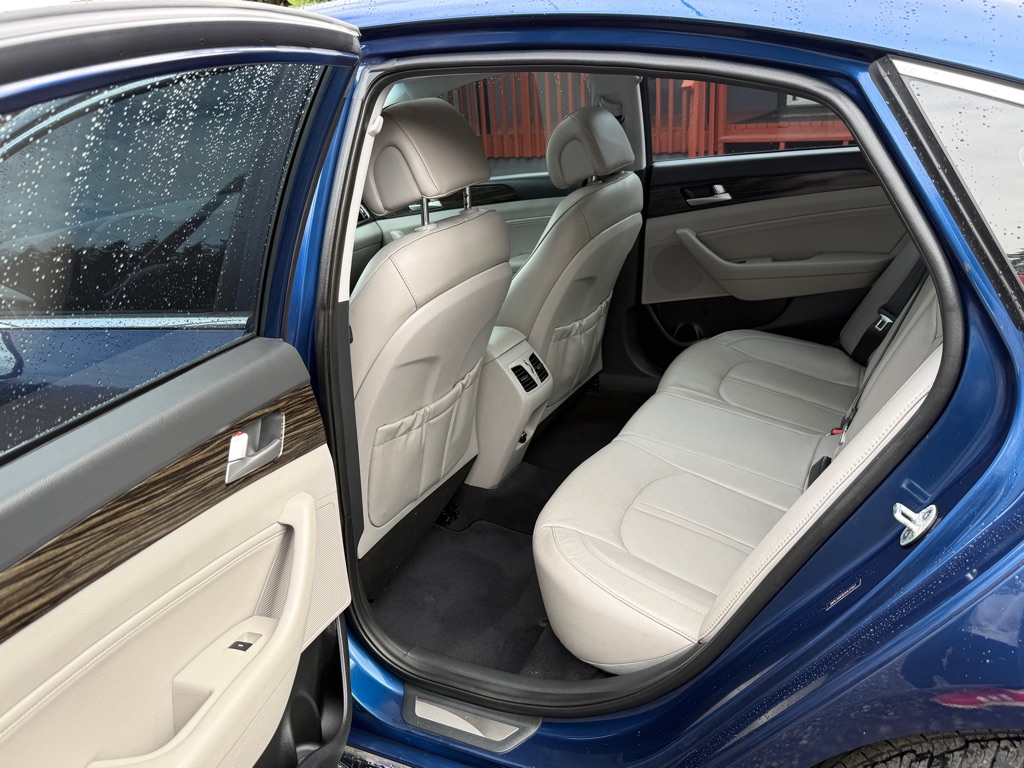 Photo 10 of this HYUNDAI SONATA