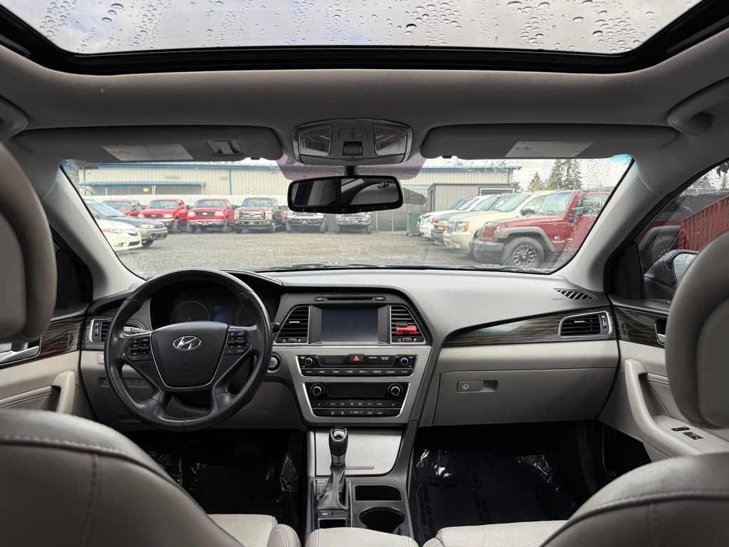 Photo 13 of this HYUNDAI SONATA