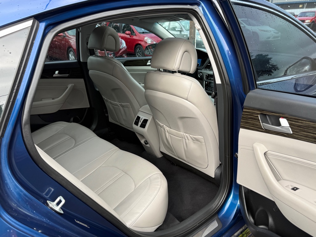 Photo 11 of this HYUNDAI SONATA
