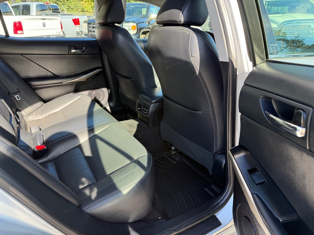 Photo 11 of this LEXUS IS 250