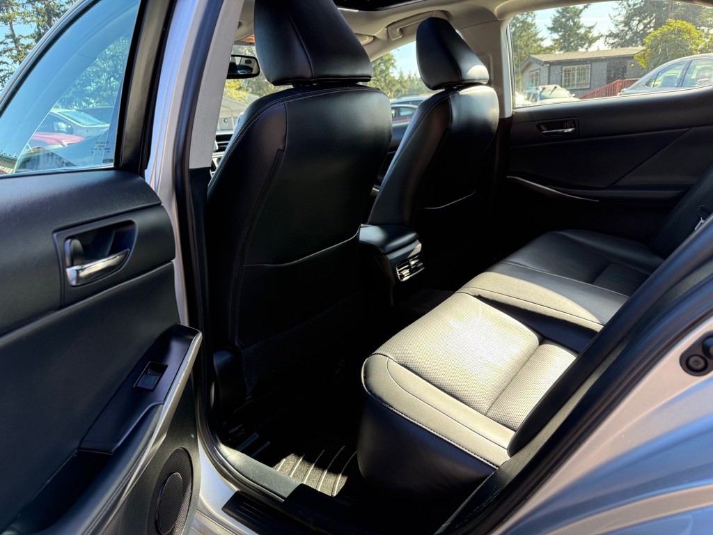 Photo 10 of this LEXUS IS 250