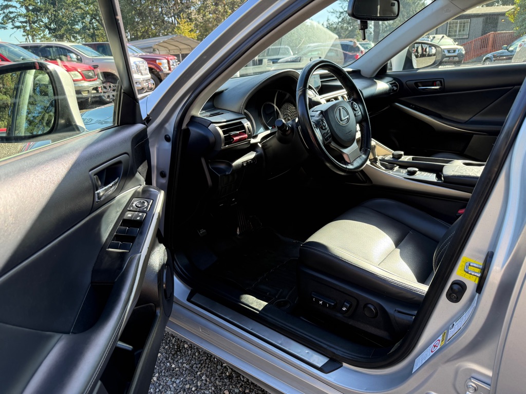 Photo 9 of this LEXUS IS 250