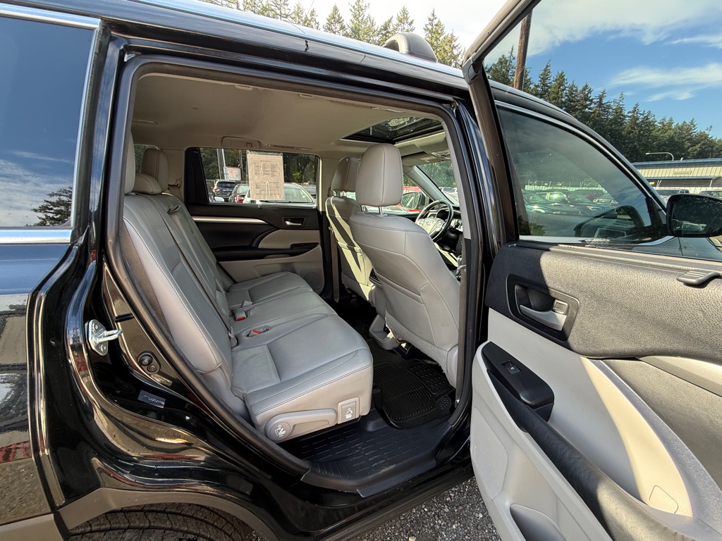 Photo 16 of this TOYOTA HIGHLANDER