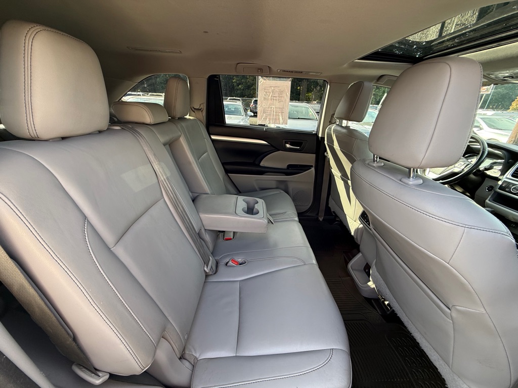 Photo 15 of this TOYOTA HIGHLANDER