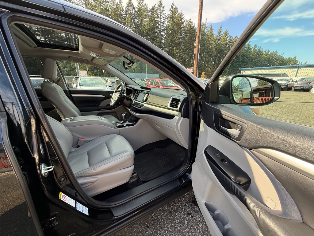 Photo 17 of this TOYOTA HIGHLANDER