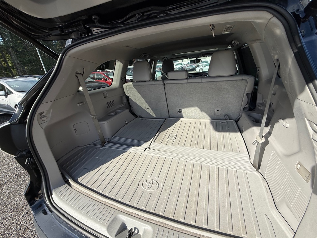 Photo 13 of this TOYOTA HIGHLANDER