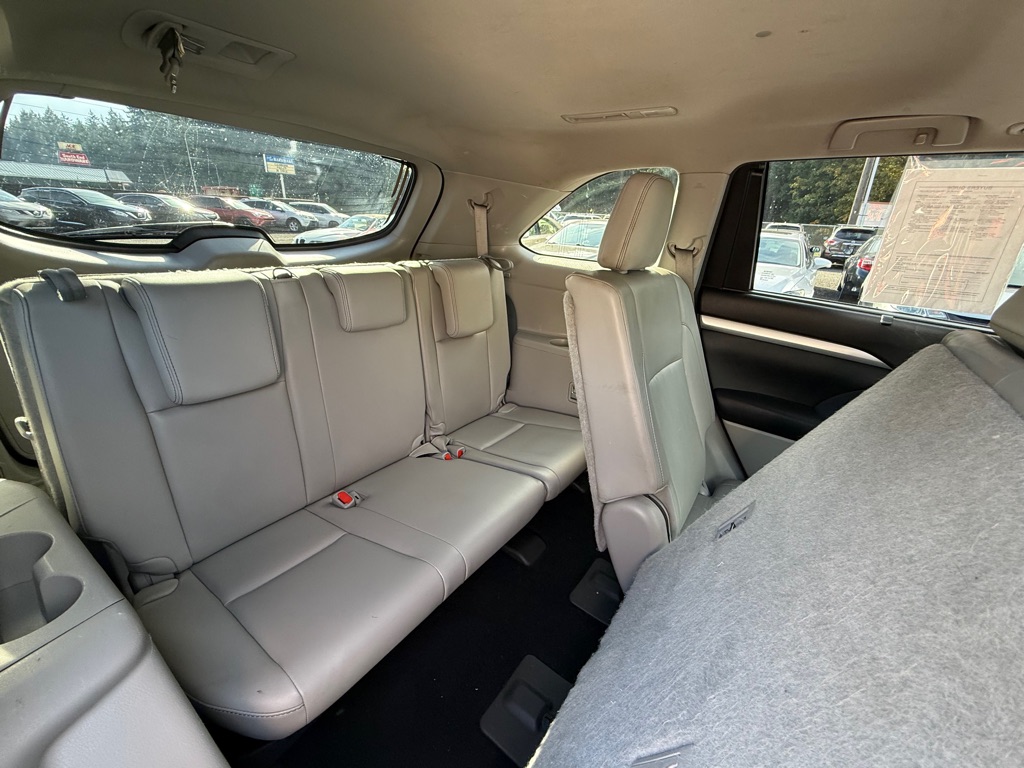 Photo 14 of this TOYOTA HIGHLANDER