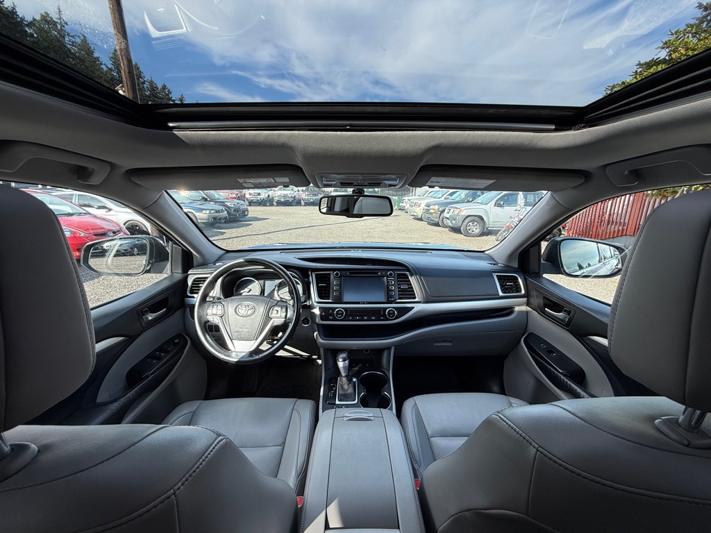 Photo 18 of this TOYOTA HIGHLANDER