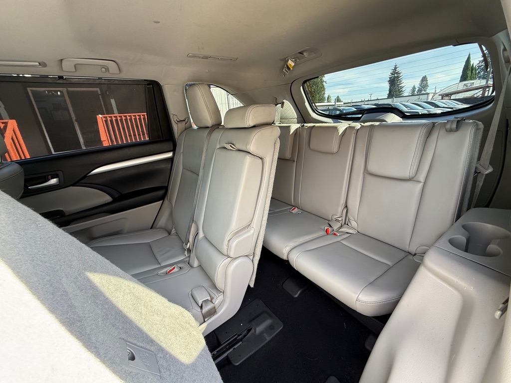 Photo 11 of this TOYOTA HIGHLANDER