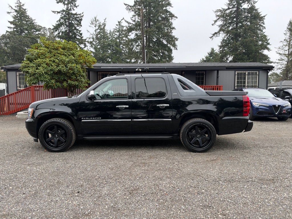 Photo 5 of this CHEVROLET AVALANCHE