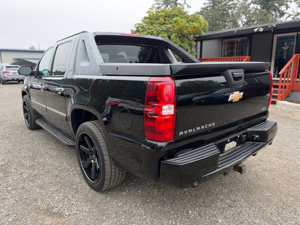 Photo 6 of this CHEVROLET AVALANCHE