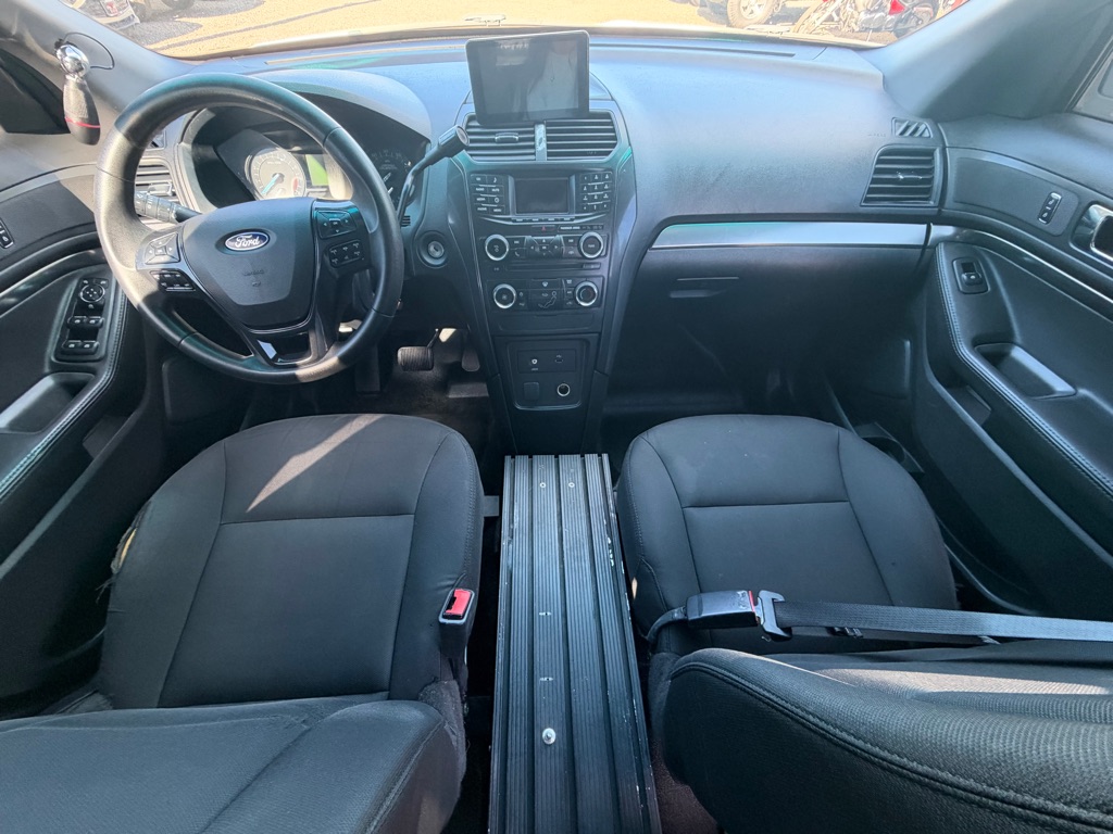 Photo 13 of this FORD EXPLORER