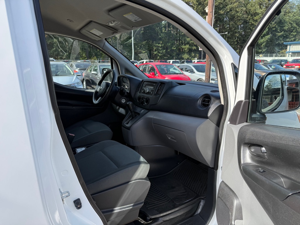Photo 18 of this NISSAN NV200
