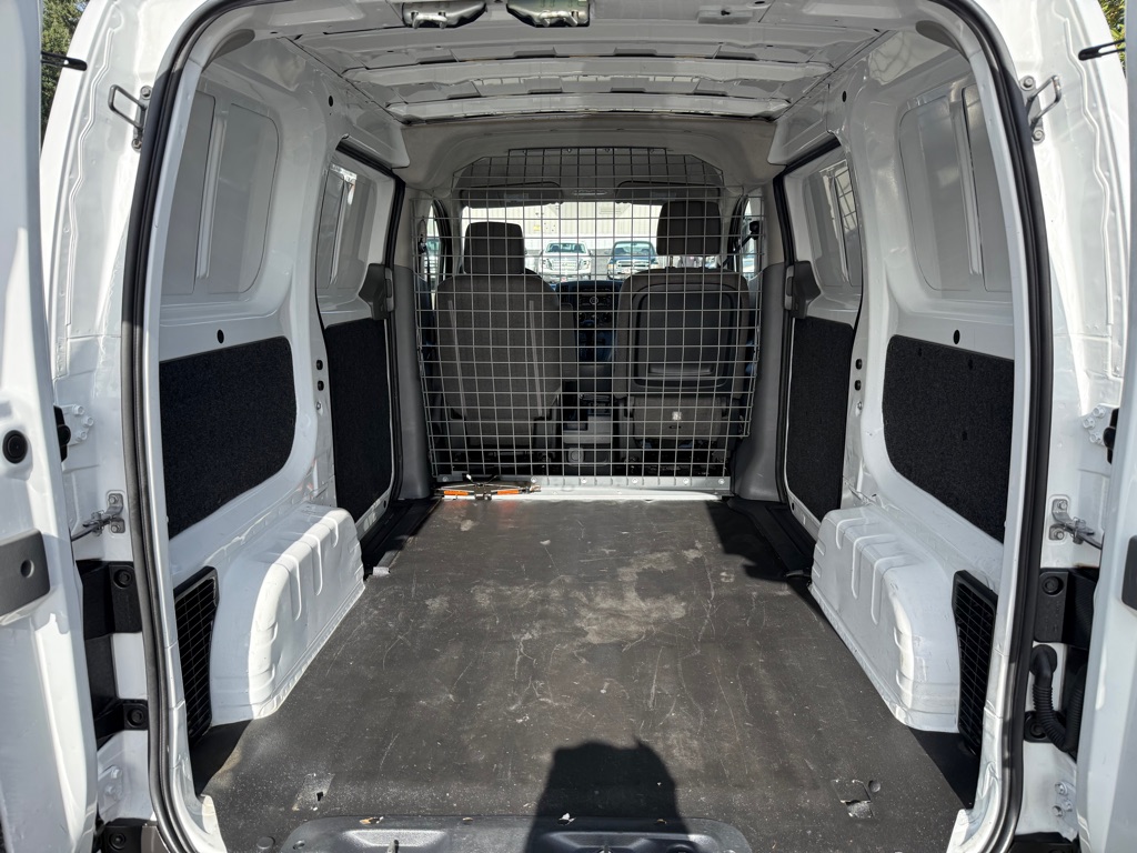Photo 16 of this NISSAN NV200