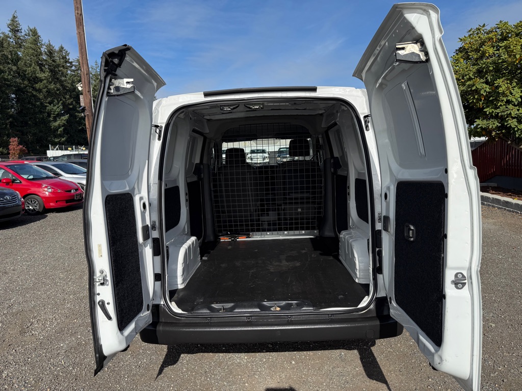 Photo 15 of this NISSAN NV200