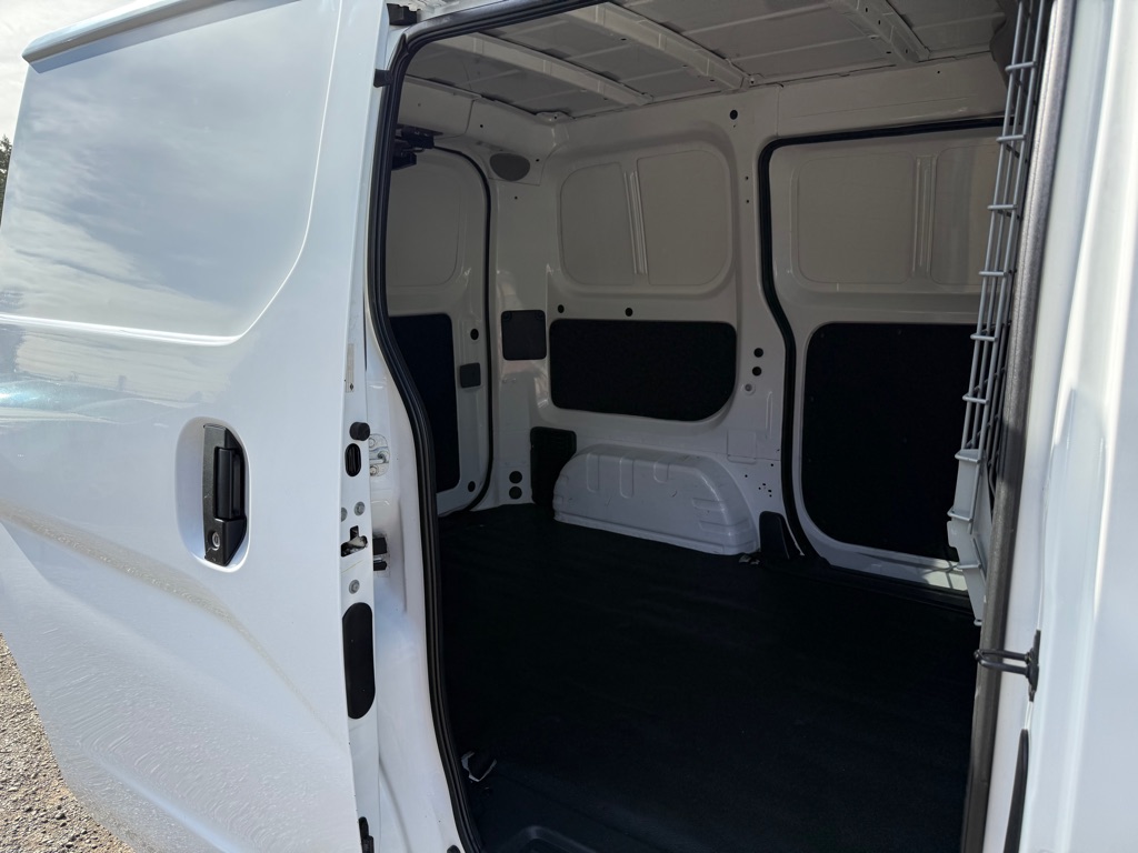 Photo 17 of this NISSAN NV200