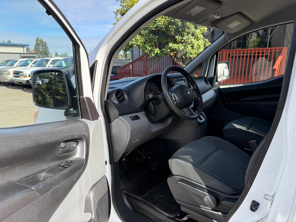 Photo 13 of this NISSAN NV200