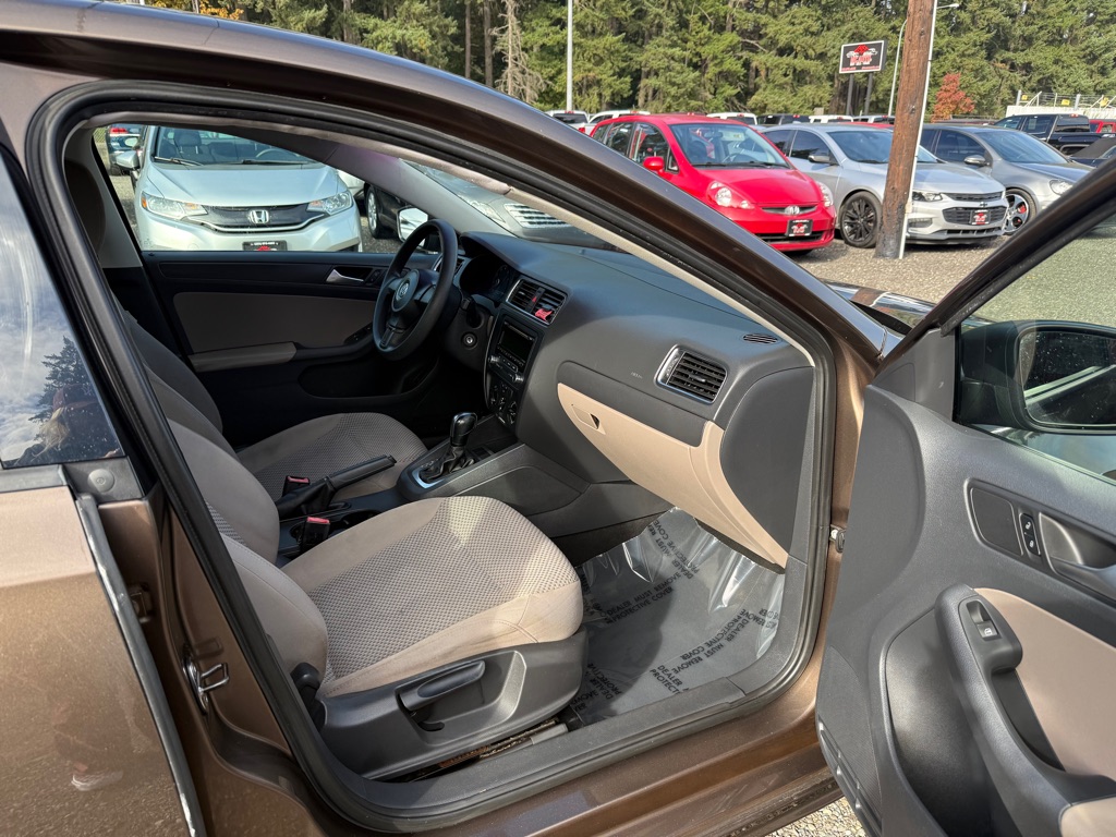 Photo 12 of this VOLKSWAGEN JETTA