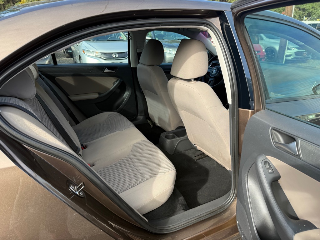 Photo 11 of this VOLKSWAGEN JETTA