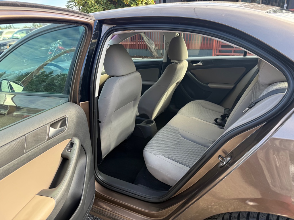 Photo 10 of this VOLKSWAGEN JETTA