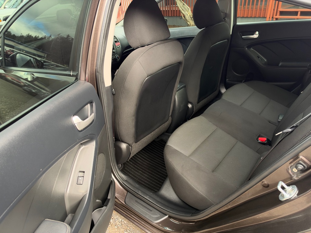 Photo 10 of this KIA FORTE