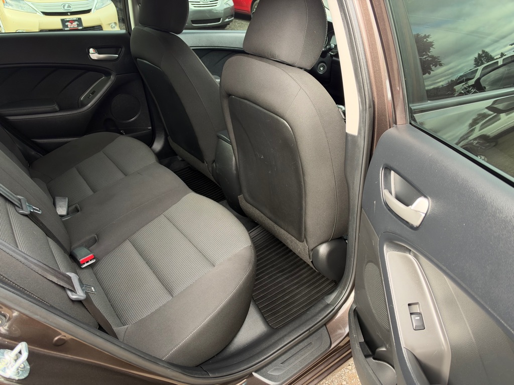 Photo 11 of this KIA FORTE
