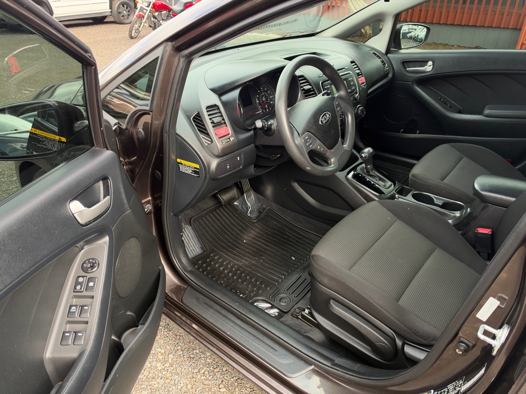 Photo 9 of this KIA FORTE
