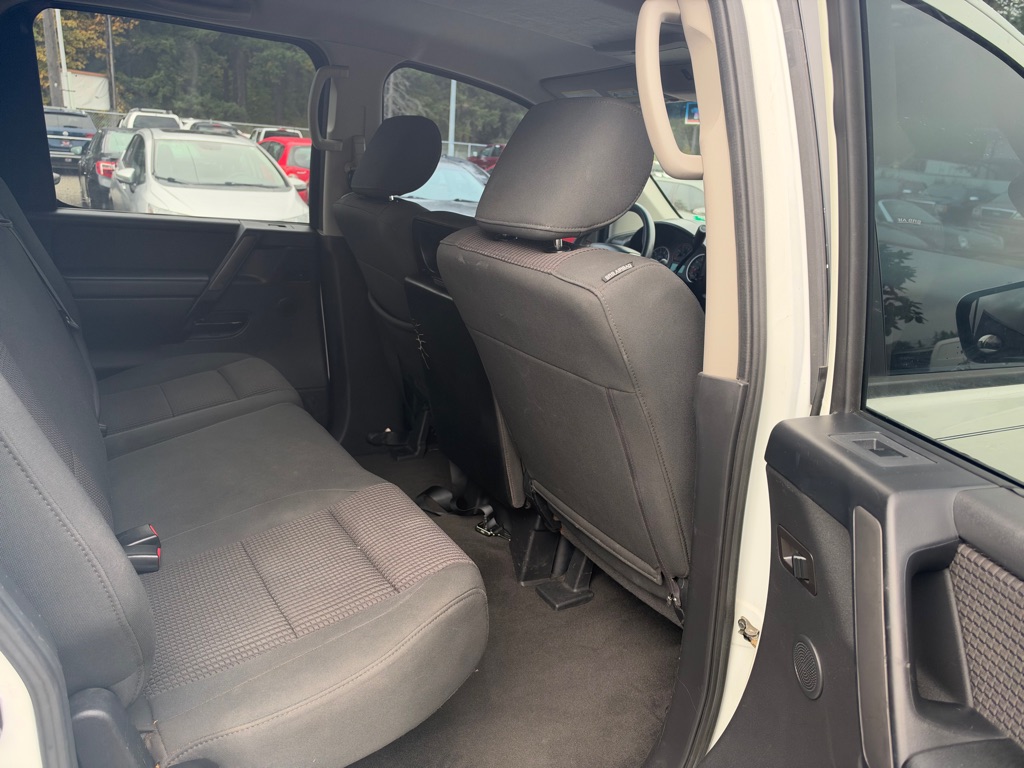 Photo 11 of this NISSAN TITAN