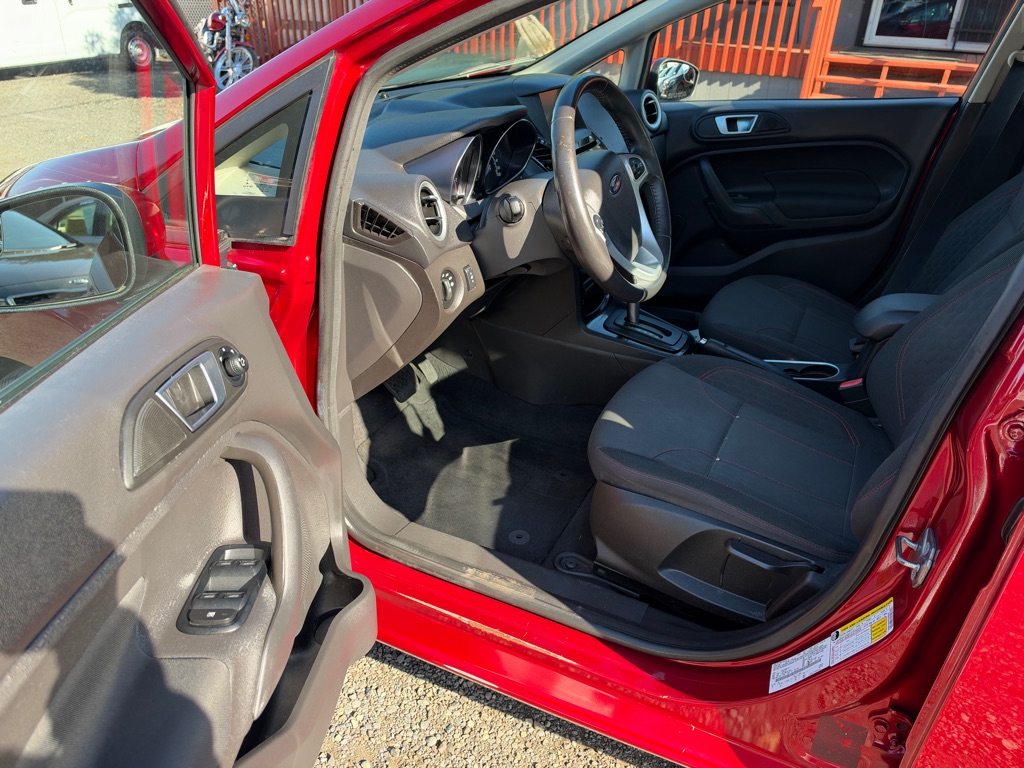 Photo 9 of this FORD FIESTA