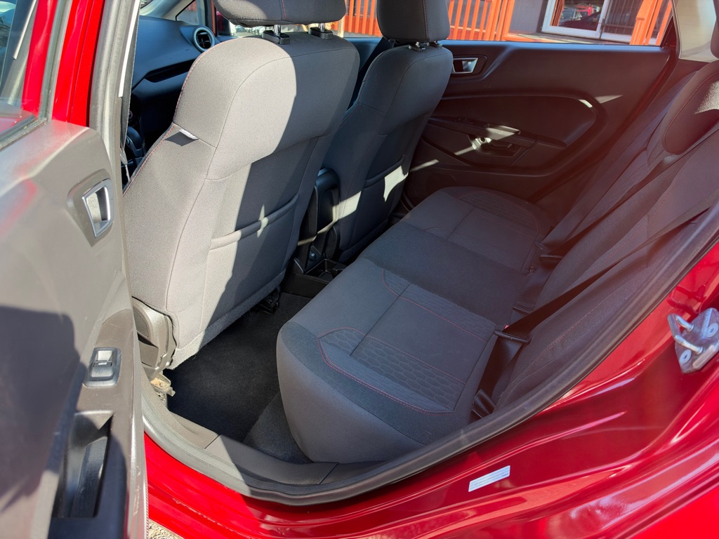 Photo 10 of this FORD FIESTA