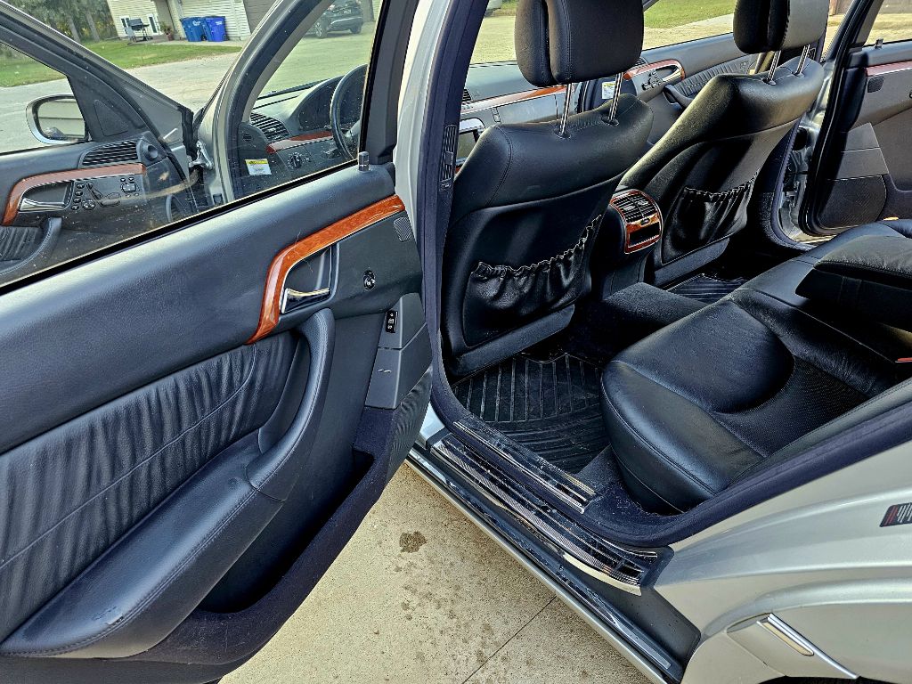 Photo 21 of this MERCEDES-BENZ S-CLASS