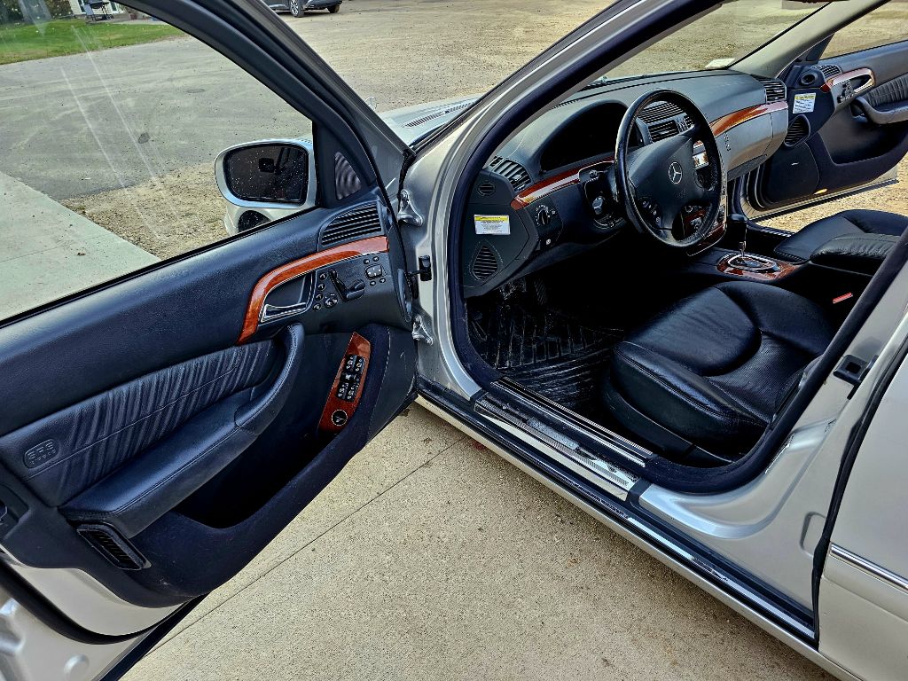 Photo 15 of this MERCEDES-BENZ S-CLASS