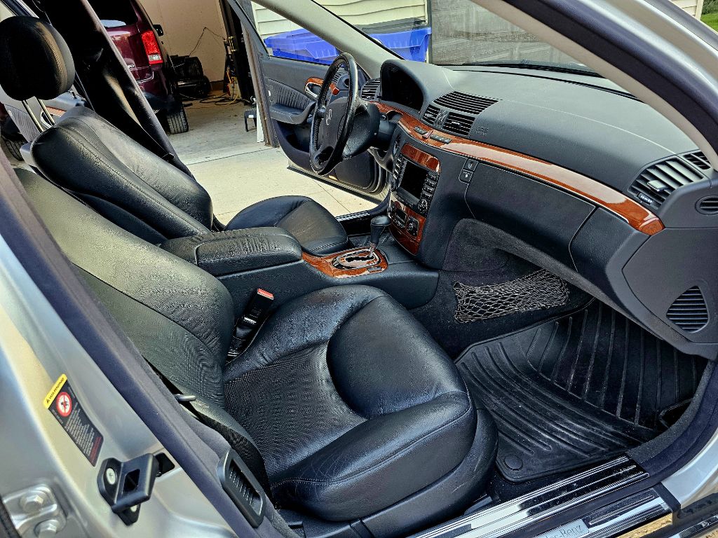 Photo 19 of this MERCEDES-BENZ S-CLASS