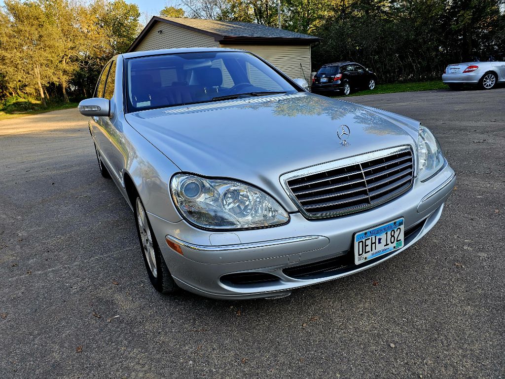 Photo 4 of this MERCEDES-BENZ S-CLASS