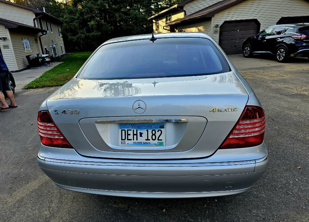 Photo 12 of this MERCEDES-BENZ S-CLASS