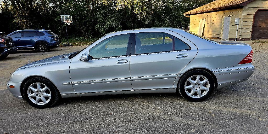 Photo 9 of this MERCEDES-BENZ S-CLASS