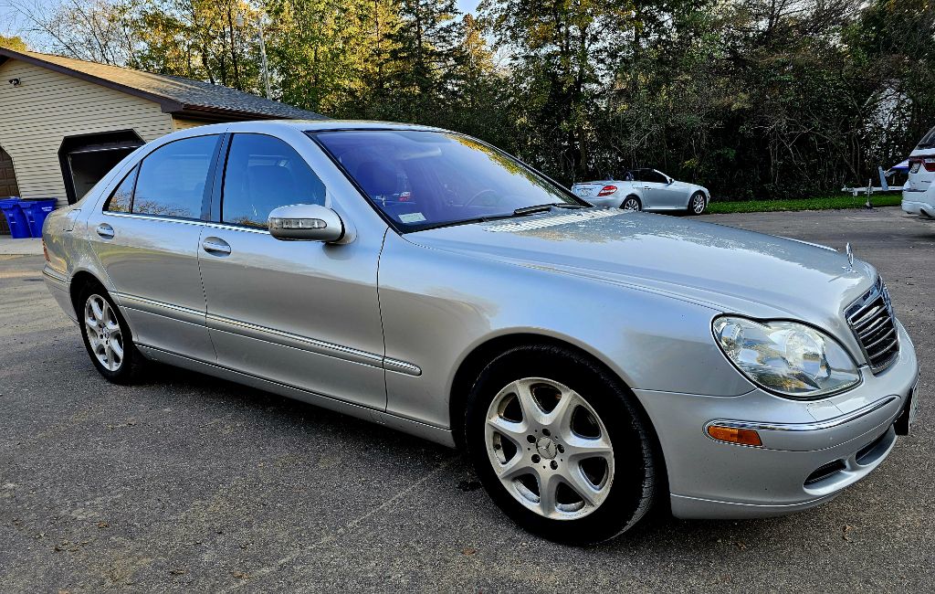 Photo 2 of this MERCEDES-BENZ S-CLASS