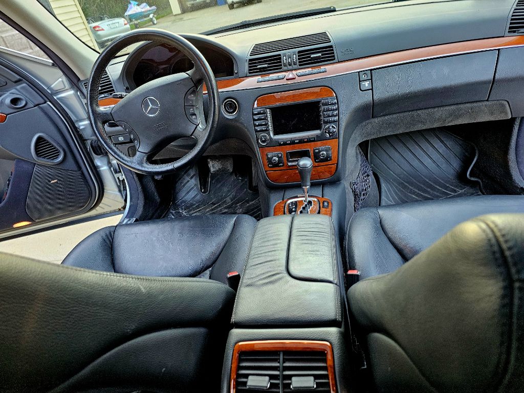 Photo 18 of this MERCEDES-BENZ S-CLASS