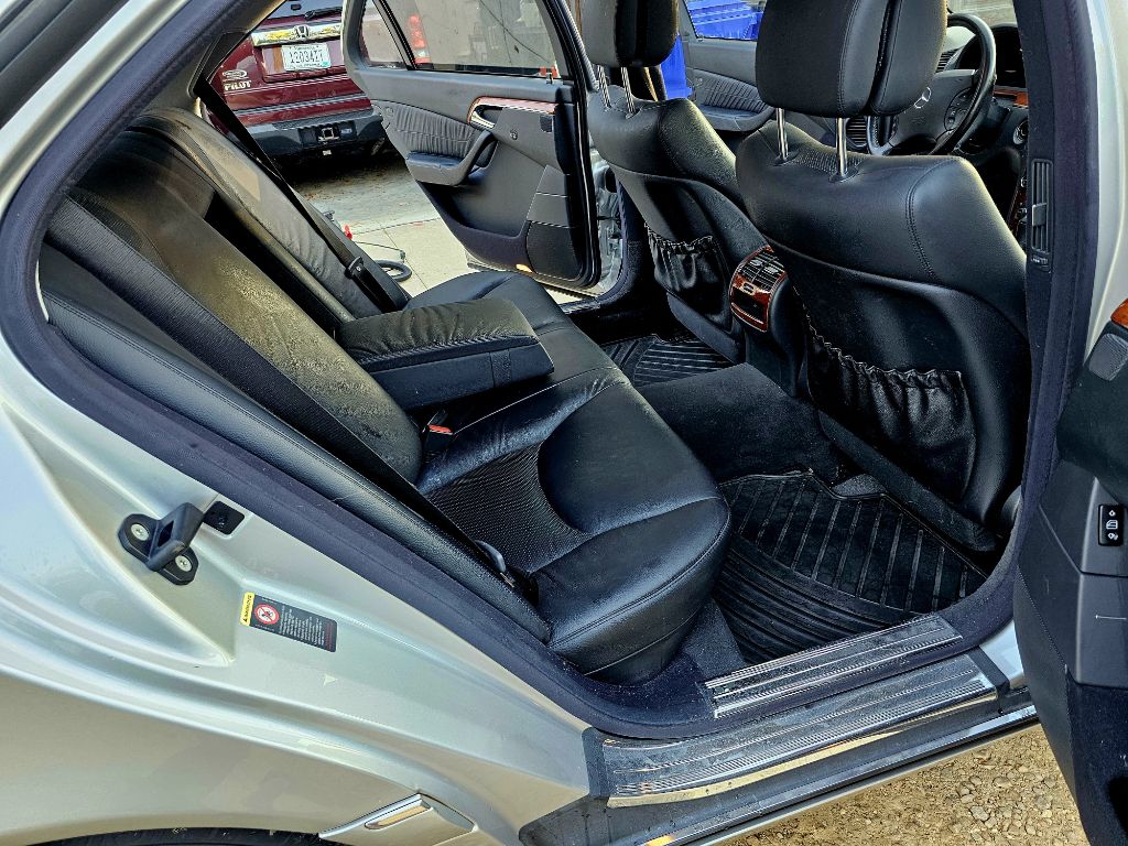 Photo 22 of this MERCEDES-BENZ S-CLASS