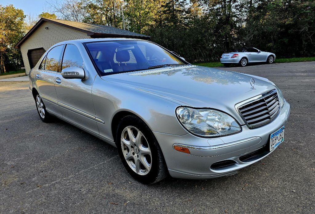 Photo 3 of this MERCEDES-BENZ S-CLASS