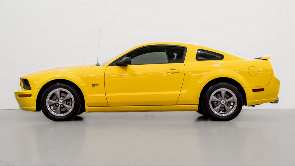 FORD MUSTANG 2005 FORD MUSTANG 1ZVFT82H855142011