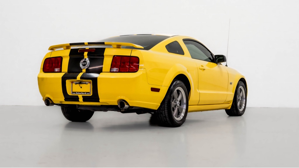 FORD MUSTANG 2005 FORD MUSTANG 1ZVFT82H855142011